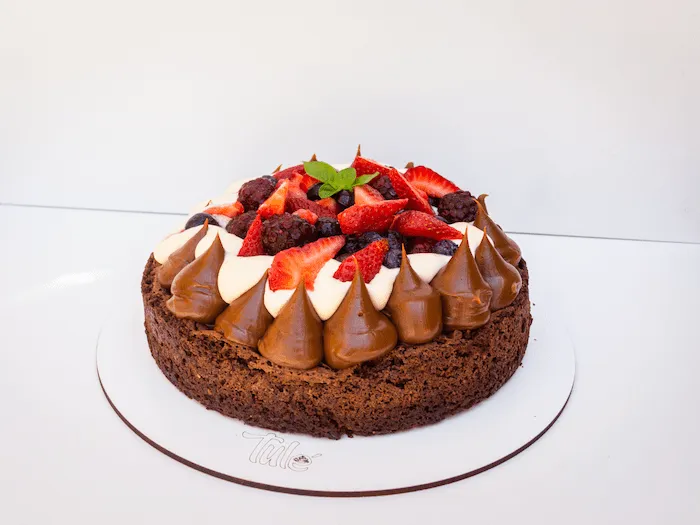 Torta Brownie con Frutos Rojos artesanal en Tulé San Juan